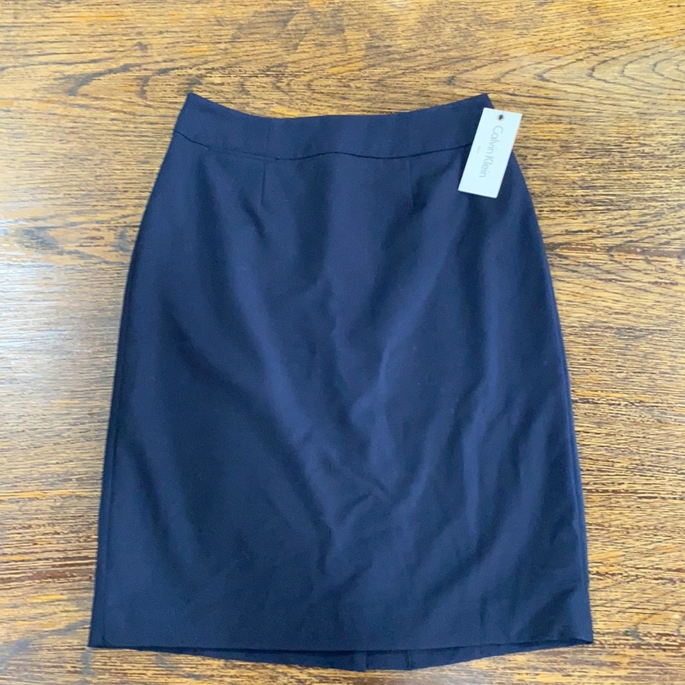 Calvin Klein Woman’s Stretch Navy Skirt Size 2 New